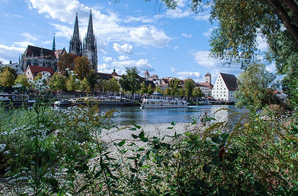 Frühstück Regensburg und Walhalla Schiffsrundfahrt