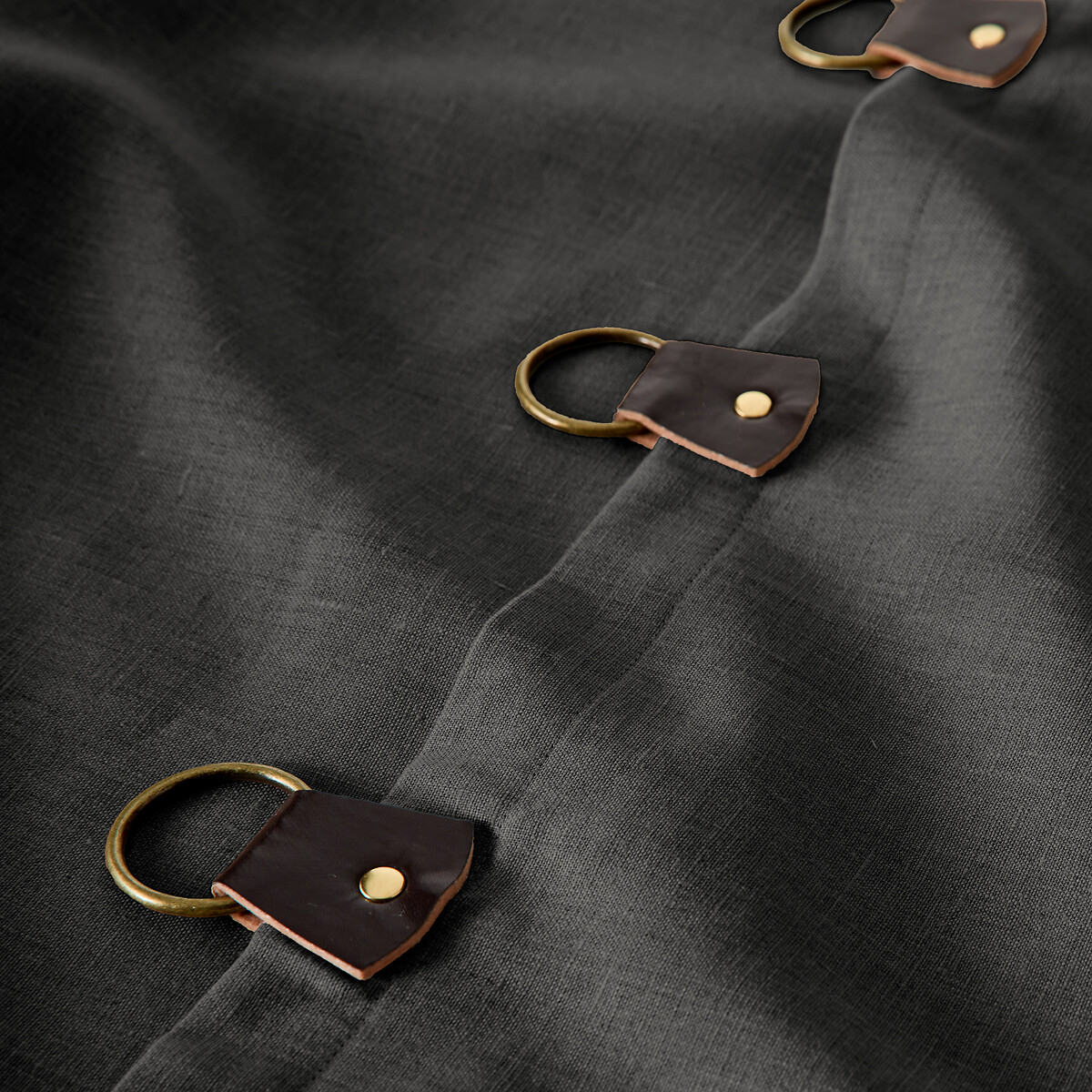 AM.PM<br>Cortina blackout de linho lavado, alças de couro, Privado