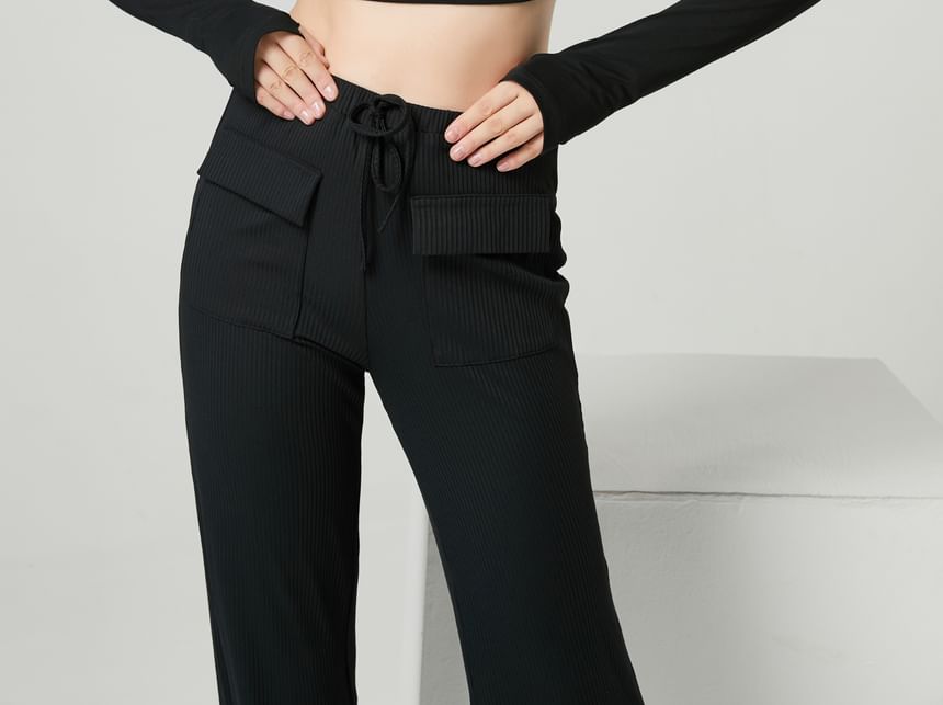 YS by YesStyle - Milieuvriendelijke crop top met lange mouwen en mock-neck