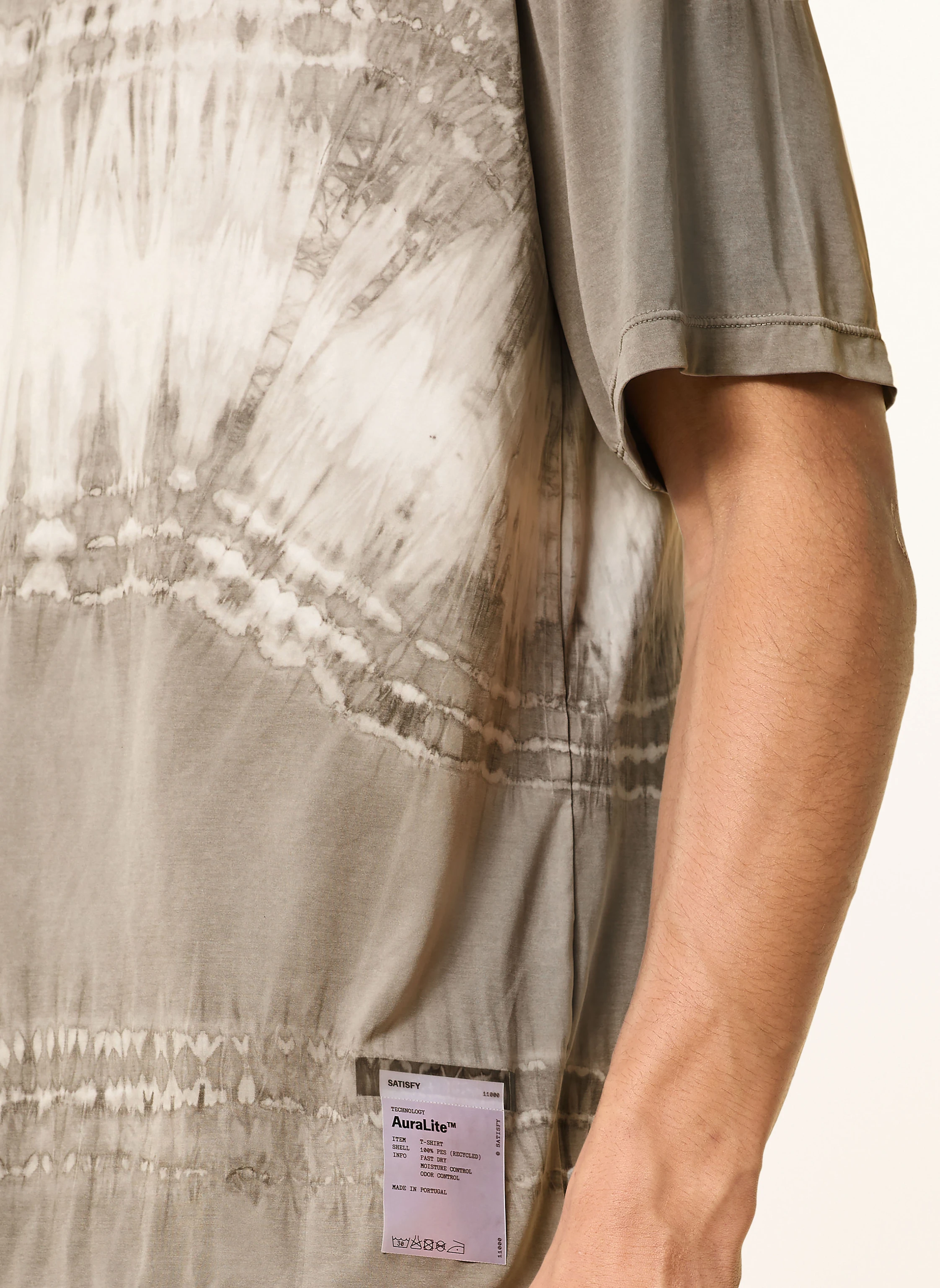SATISFY Laufshirt AURALITE™