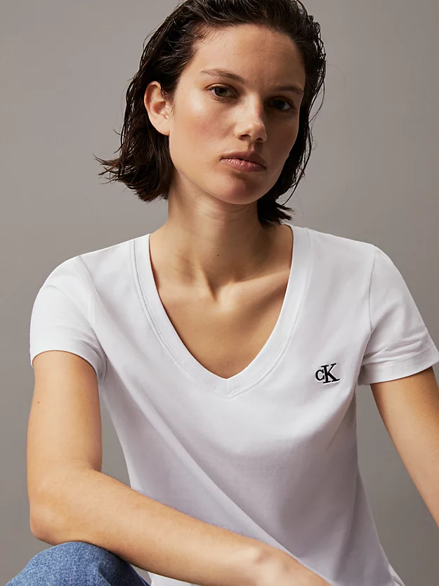 Camiseta de corte justo com decote em V