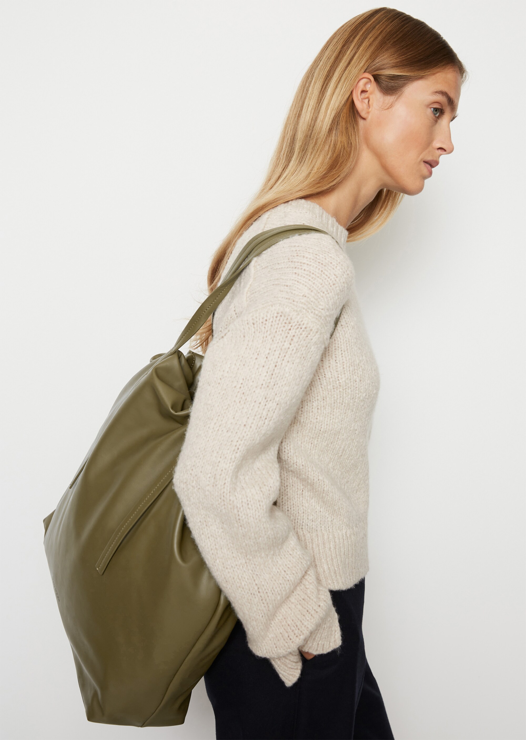 Shopper large aus einer Lederalternative aus recyceltem Polyester