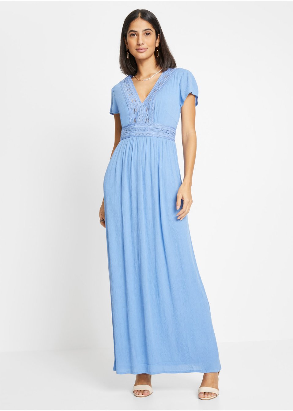 Robe longue estivale à dentelle