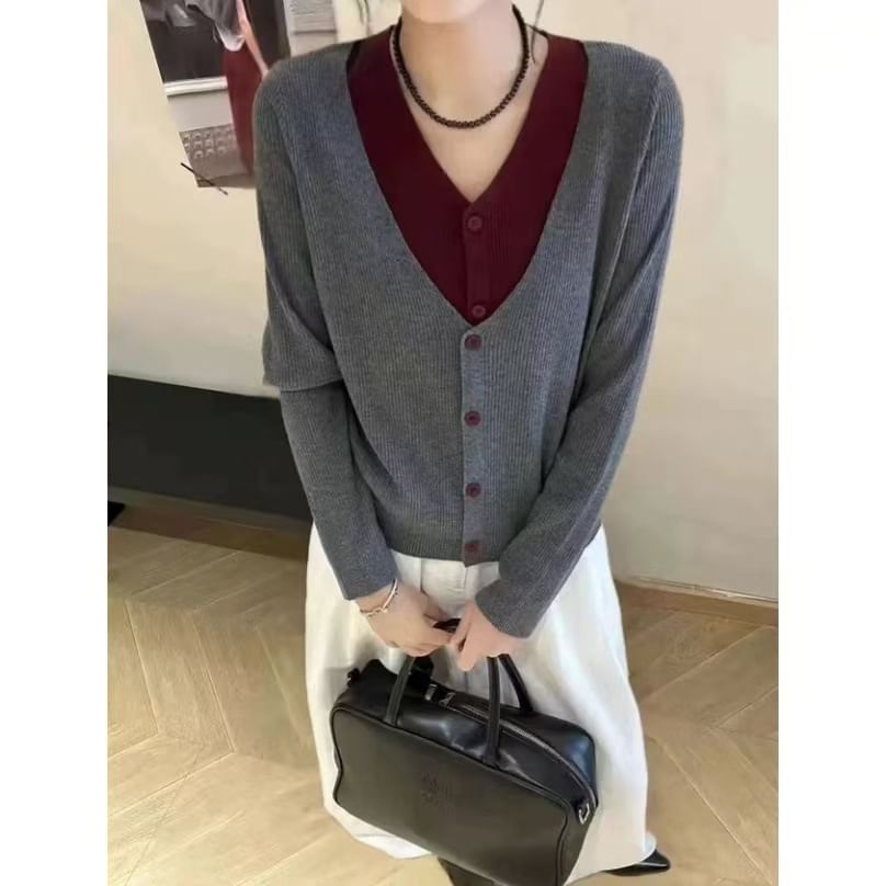 Rred - Mock tweedelig V-hals tweekleurig vest