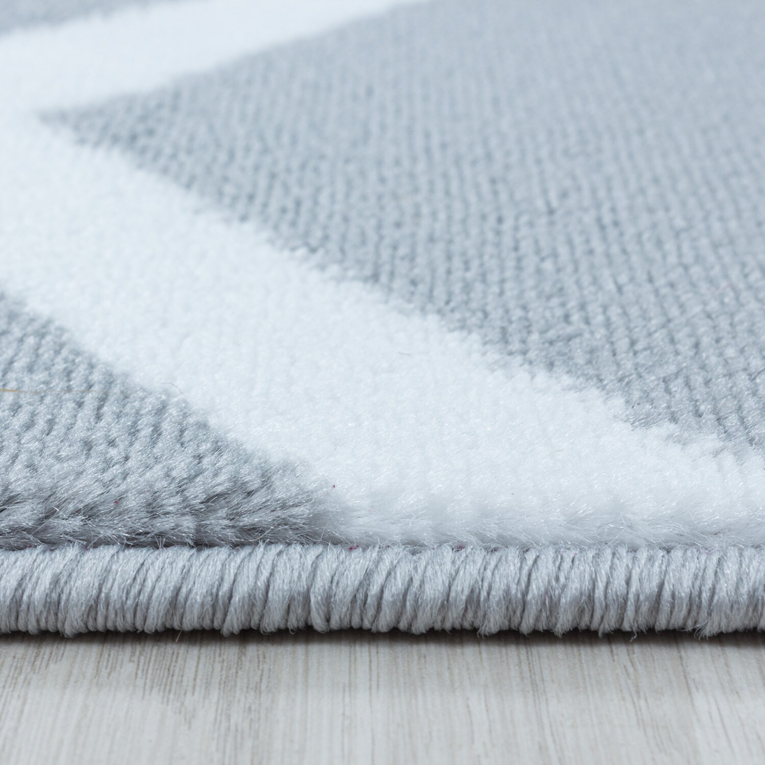Moderner Kurzflor-Teppich im Rauten-Design Pflegeleicht ideal für das Wohnzimmer