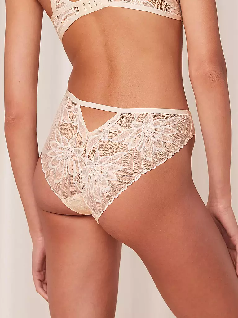 TRIUMPH Slip AMOURETTE fresh powder creme