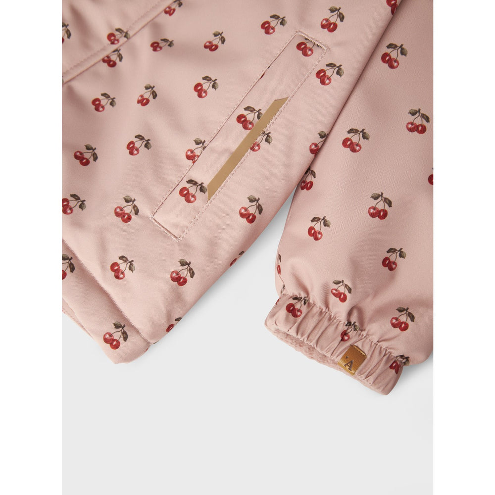 Køb Lil'Atelier Misty Rose Cherry Nmflasnow10 Jkt Fo Aop1 Lil