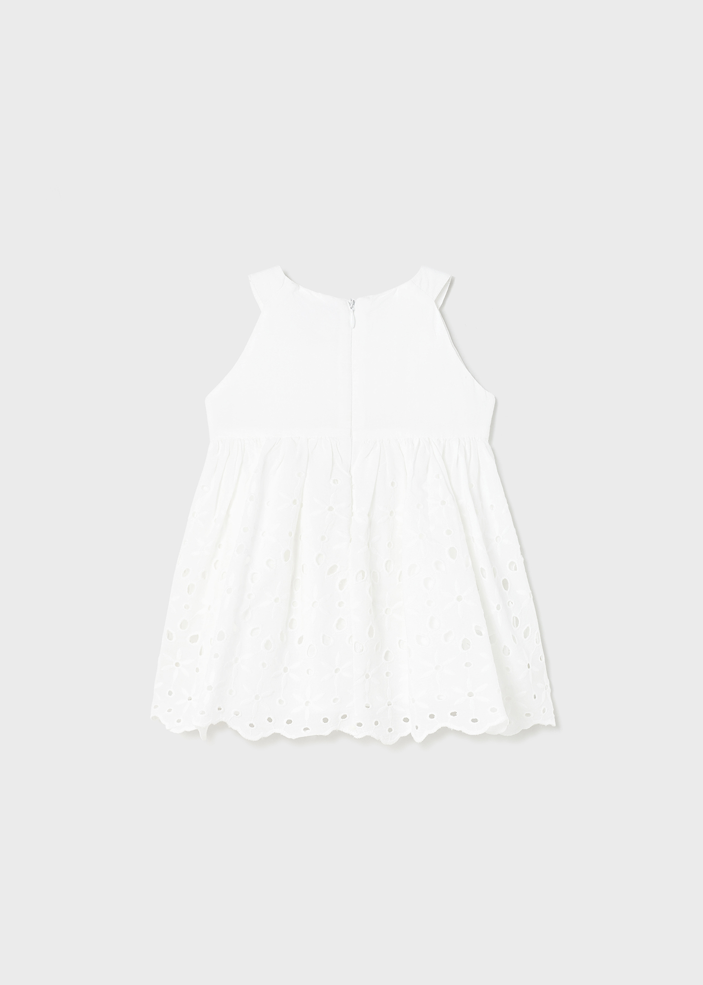 Vestido infantil com saia de algodão perfurada