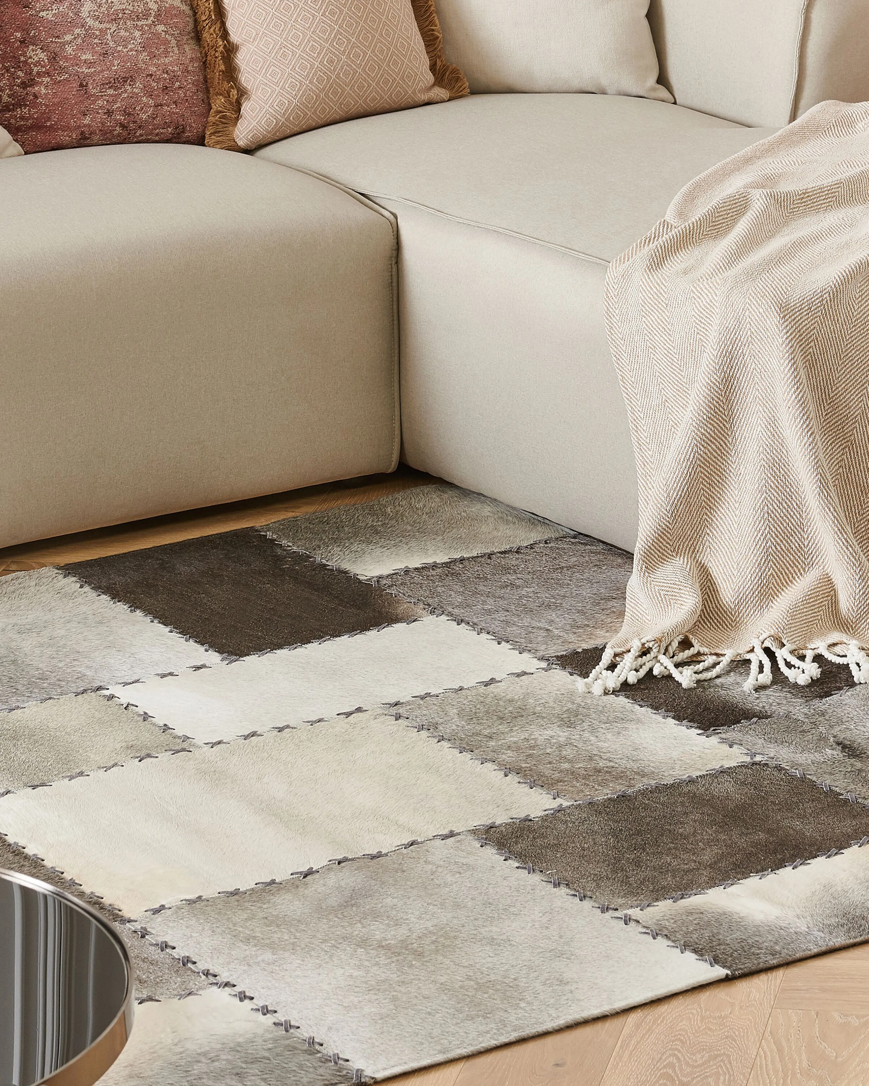 Vloerkleed PERVARI Taupe 160 x 230 cm Leer