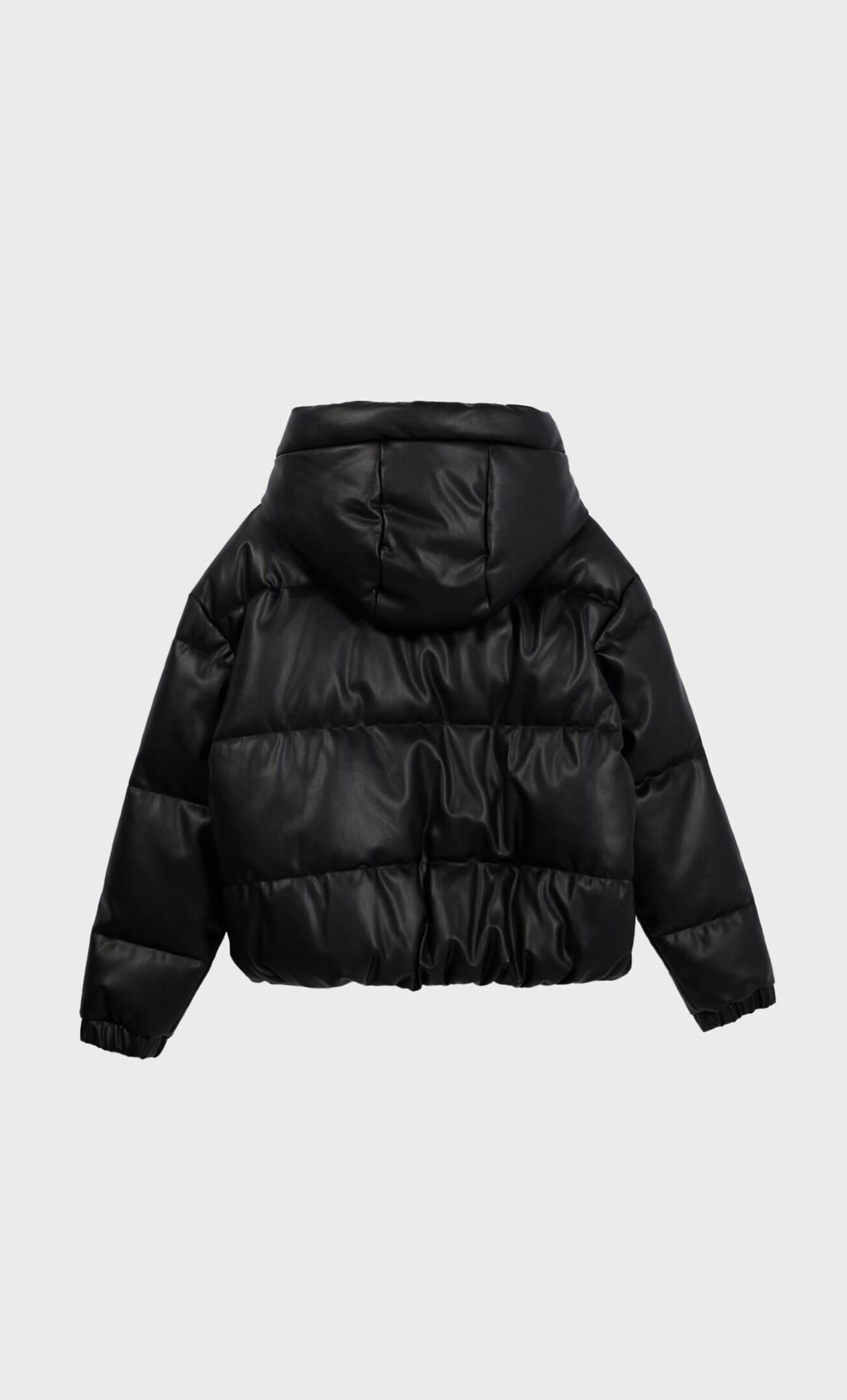 Jaqueta puffer com capuz em couro sintético