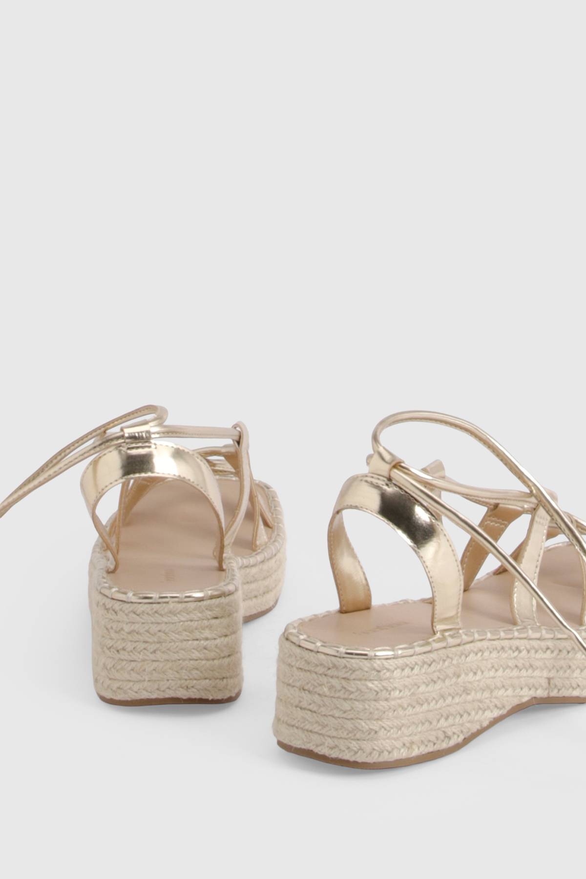 boohoo Espadrilles Compensées Gladiateur À Brides Métallisées