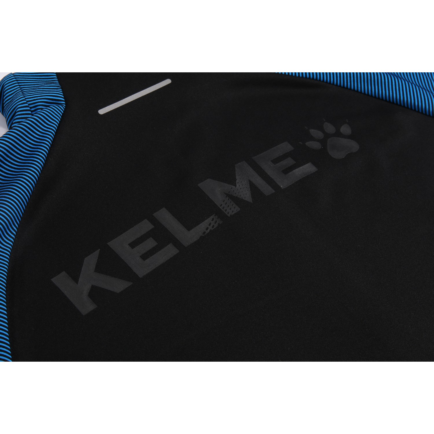 Jaqueta infantil Kelme Mountain, preta e azul.
