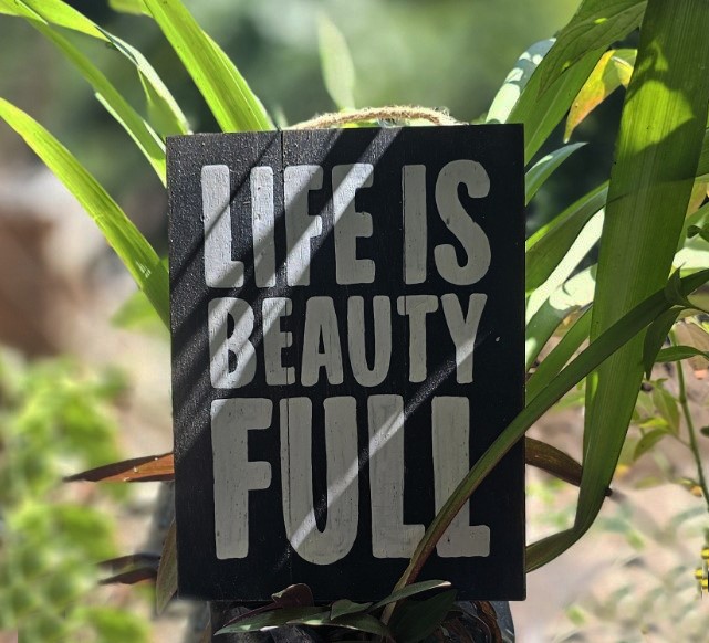 Holzschild 'Life is beauty full', handbemalt, B 15 cm, H 20 cm von fischer's lagerhaus