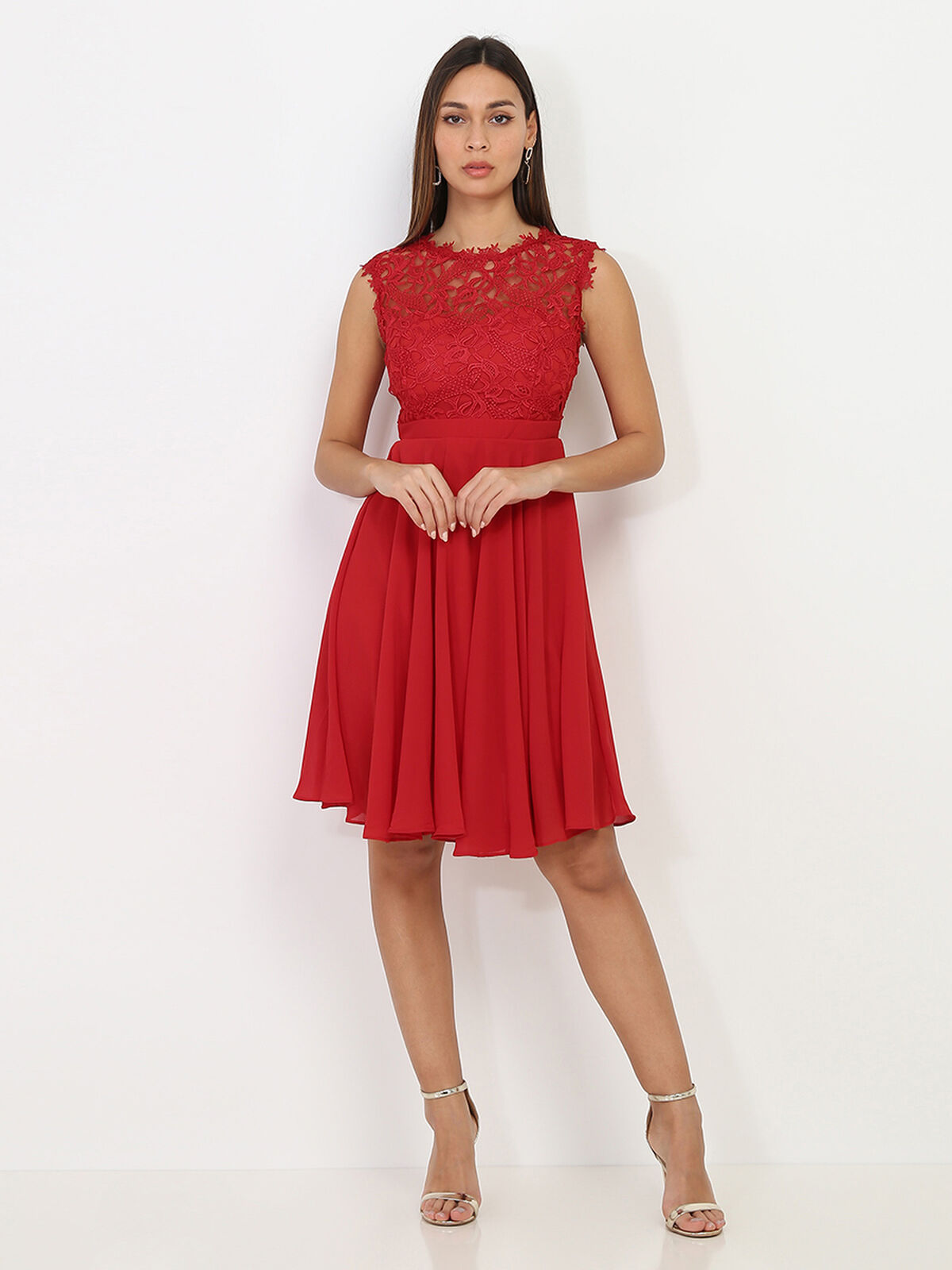 Robe avec dentelle- Rouge