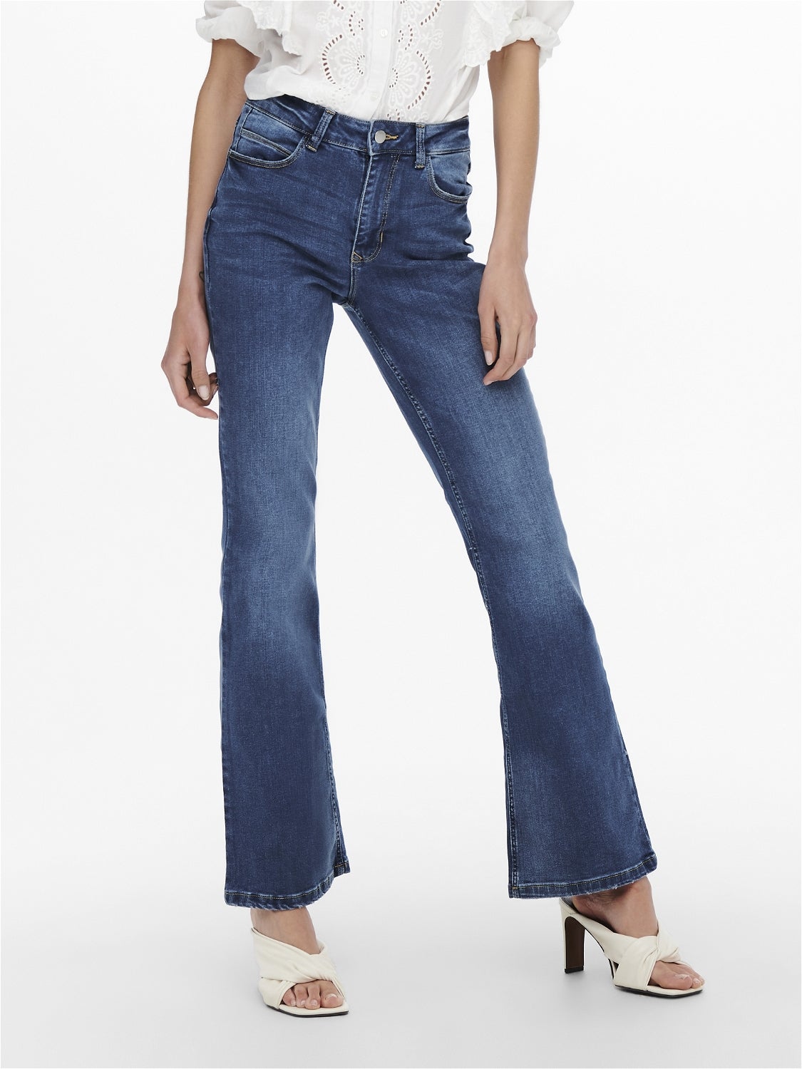 JDYNEWFLORA Hohe Taille Ausgestellt Jeans Medium Blue Denim
