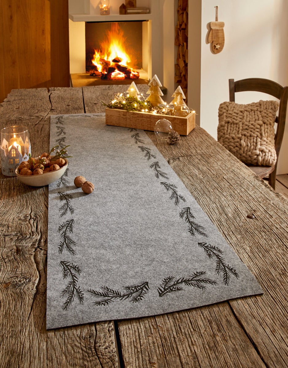 FRANK FLECHTWAREN | Tafelloper met dennentakken, 40 x 140 cm, FELT