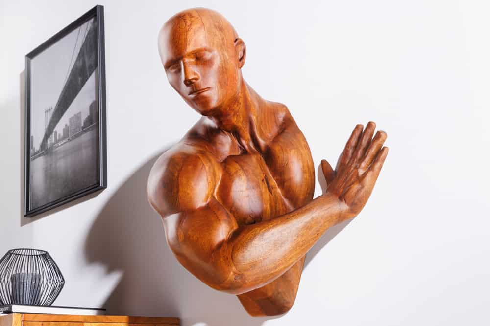 Massive Wandskulptur SOUL 60cm braun Mangoholz Wanddeko Athleten-Figur