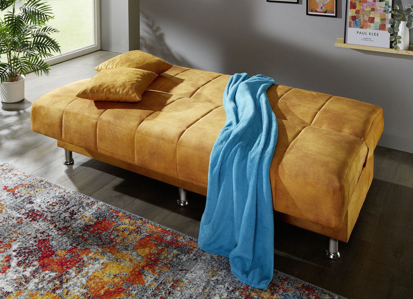 Schlafsofa mit Bettkasten und Dekokissen