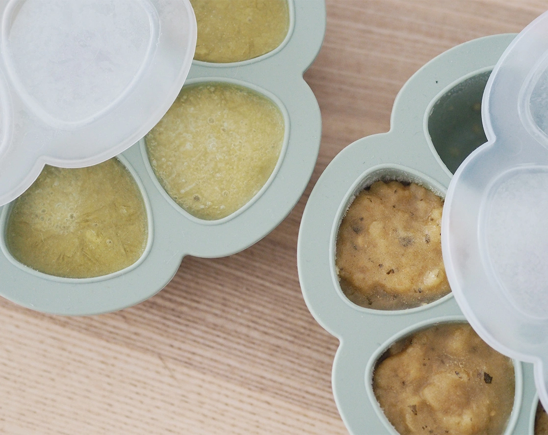 Aufbewahrungsbehälter MULTIPORTIONS aus Silikon in sage green