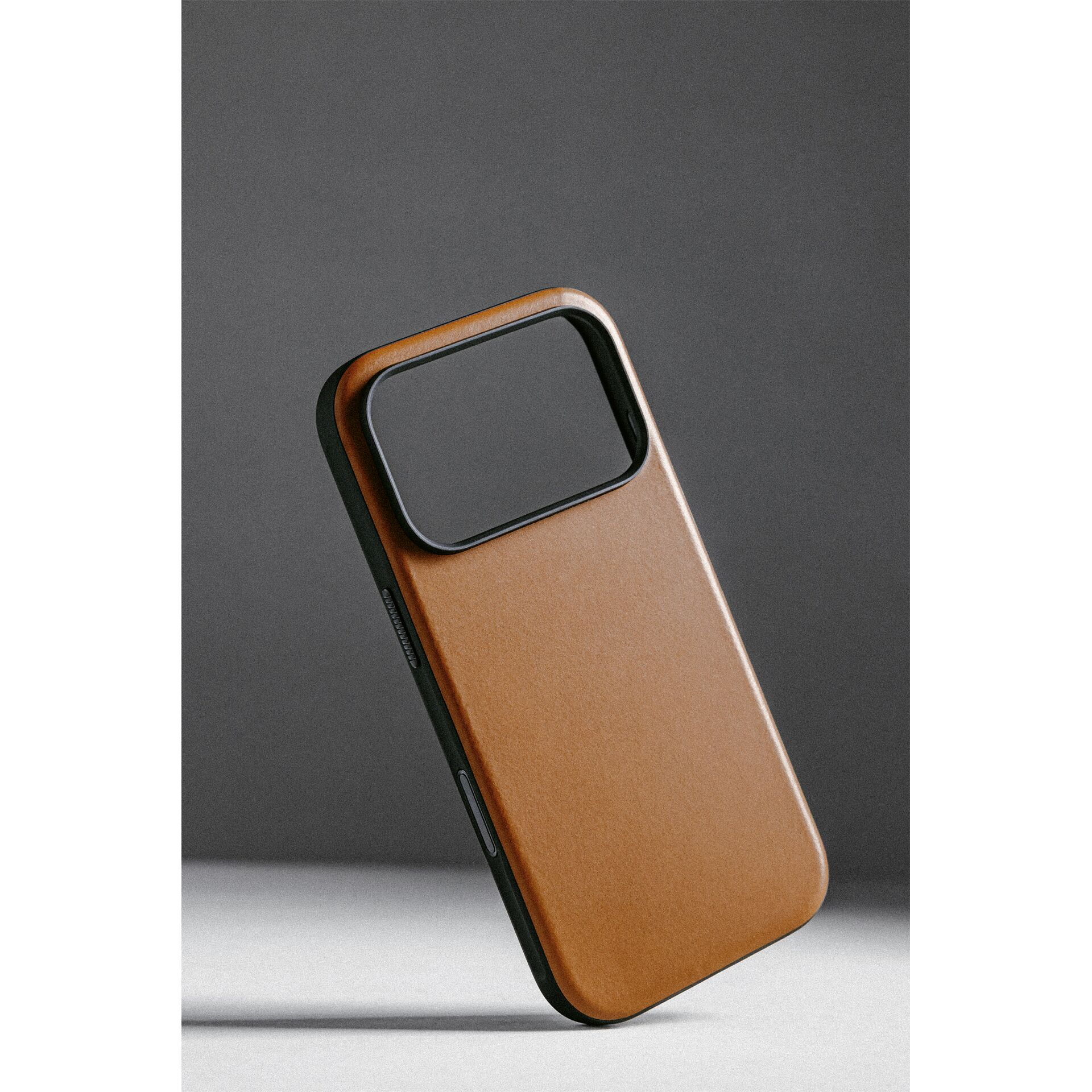 iPhone 17 Pro MagSafe Echtleder Hülle Modern Leather Case (NM014315858) - English Tan