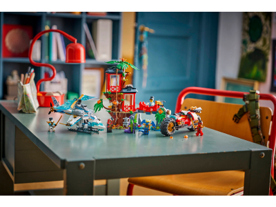 LEGO Ninjavoertuigen bij de boomhut (71857)