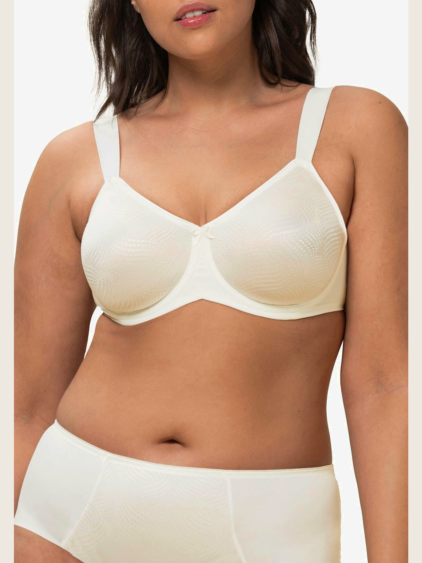 Soutien-gorge minimiseur pour une poitrine visiblement réduite