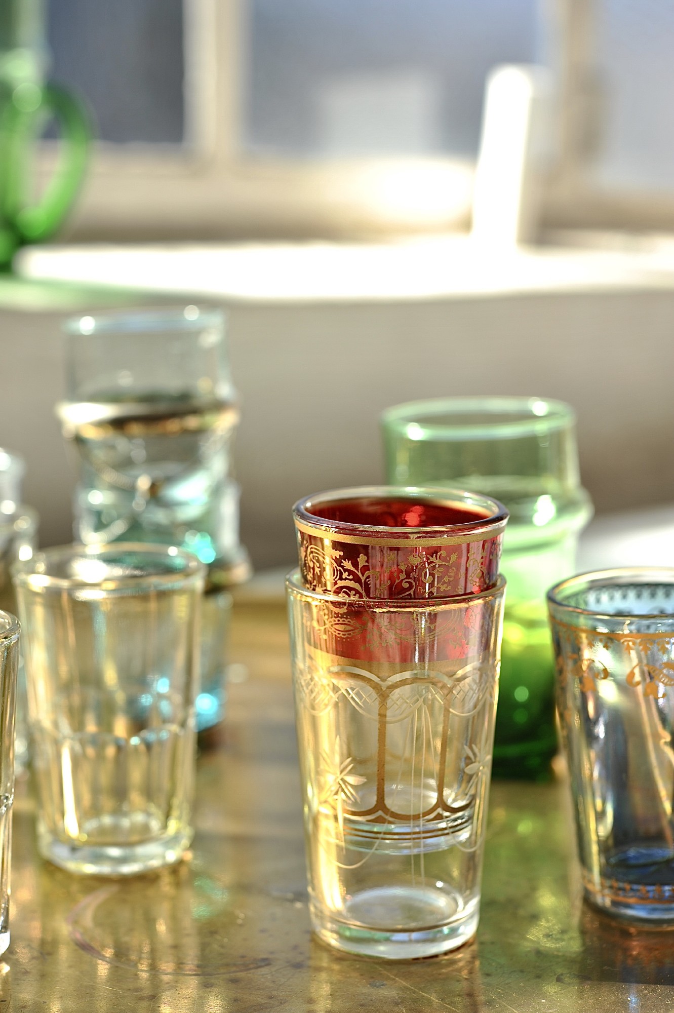 Teeglas mit Brandglasur, rot-gold, H 8,5 cm, Ø 5 cm zu 4,40