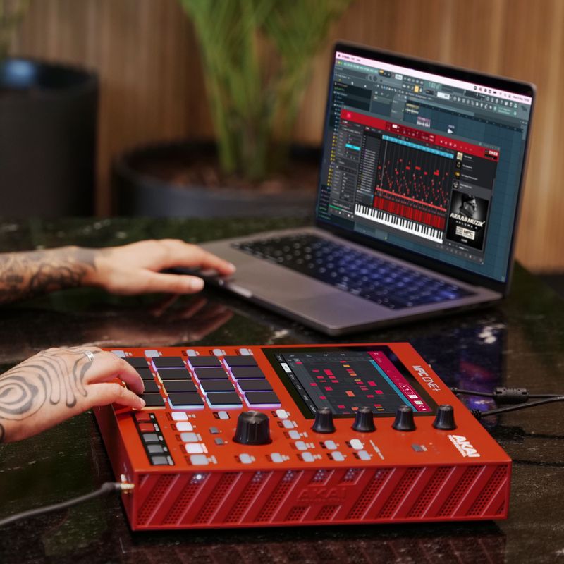 AKAI Professional MPC One+ - Sampler - 7 inch Multi-Touch Display - Standalone