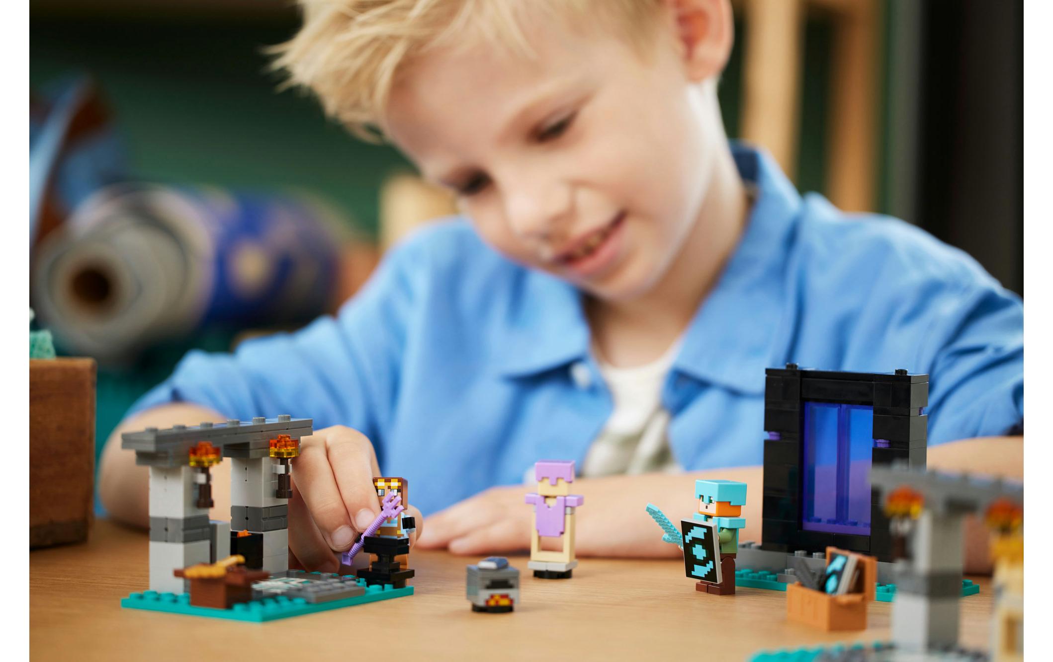 Minecraft Die Waffenkammer 21252Bauspielzeug zum Videospiel