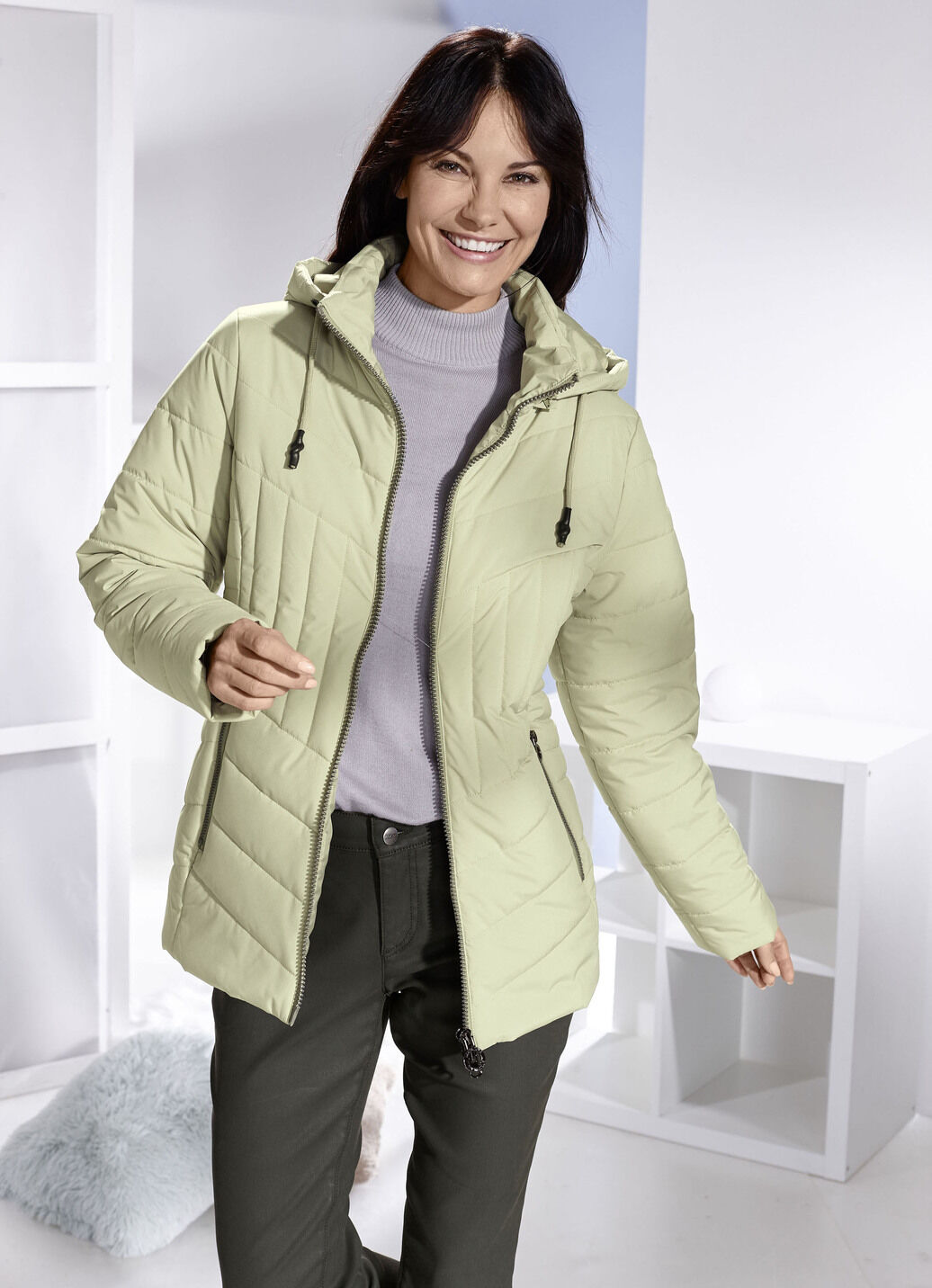 Jacke mit abnehmbarer Kapuze