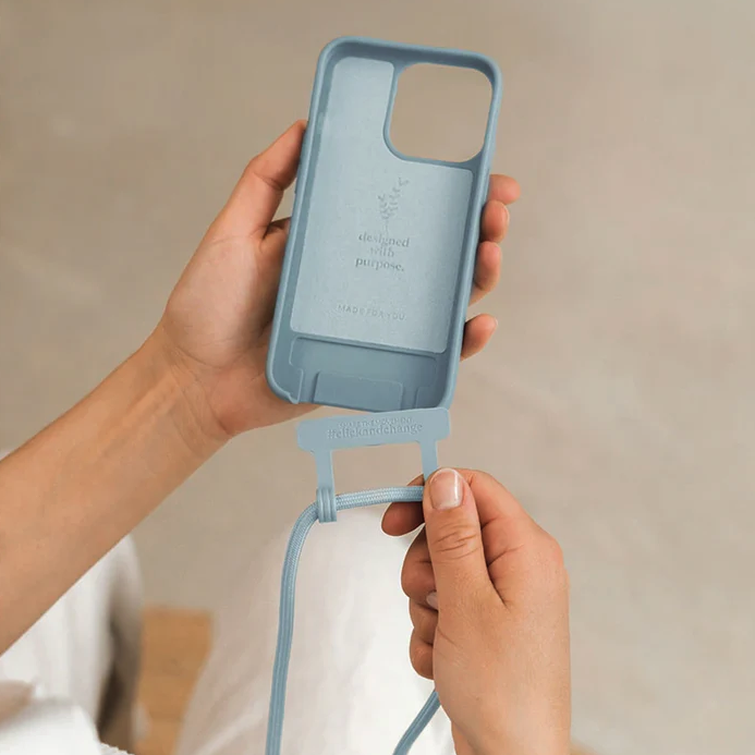 iPhone 13 Pro Necklace ChangeCase Antimikrobielle Schutzhülle Vegan Biologisch Abbaubar   Abnehmbare Handykette (CHA092) - Pastel Blue