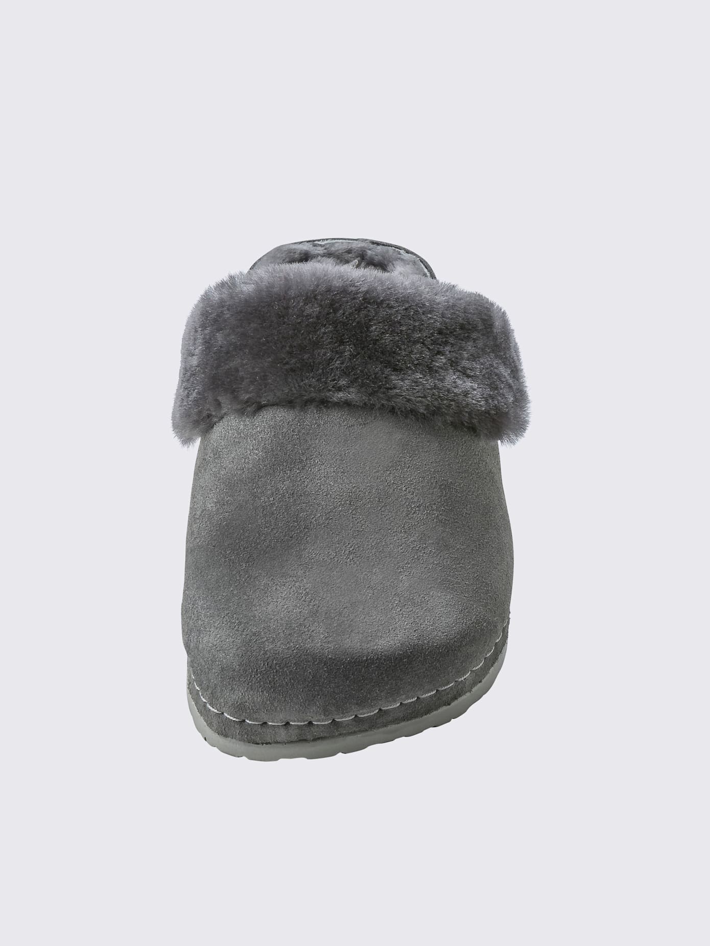 Chaussons cuir velours de vache.