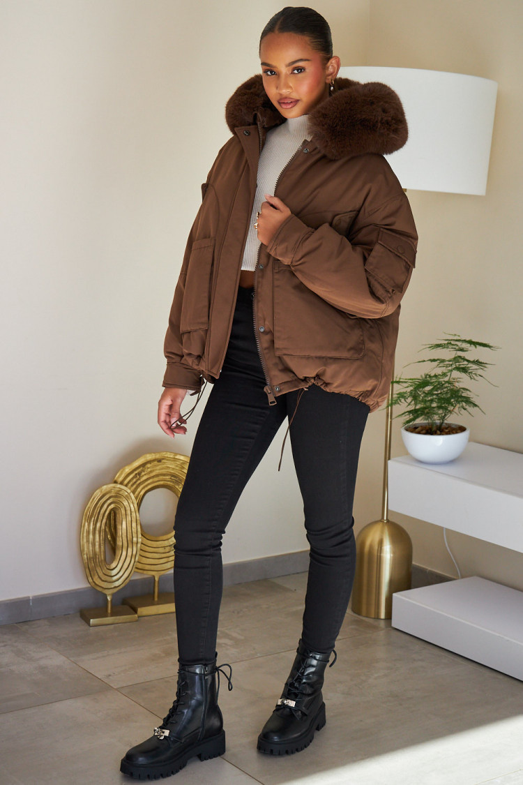 Doudoune courte marron capuche en fourrure
