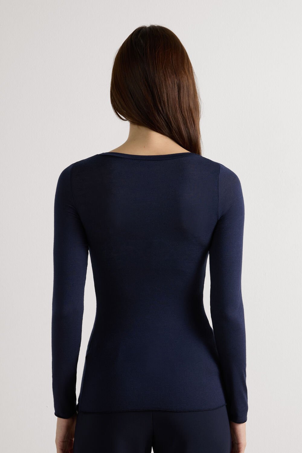 Blusa de manga comprida com decote redondo em modal ultraleve com cashmere.