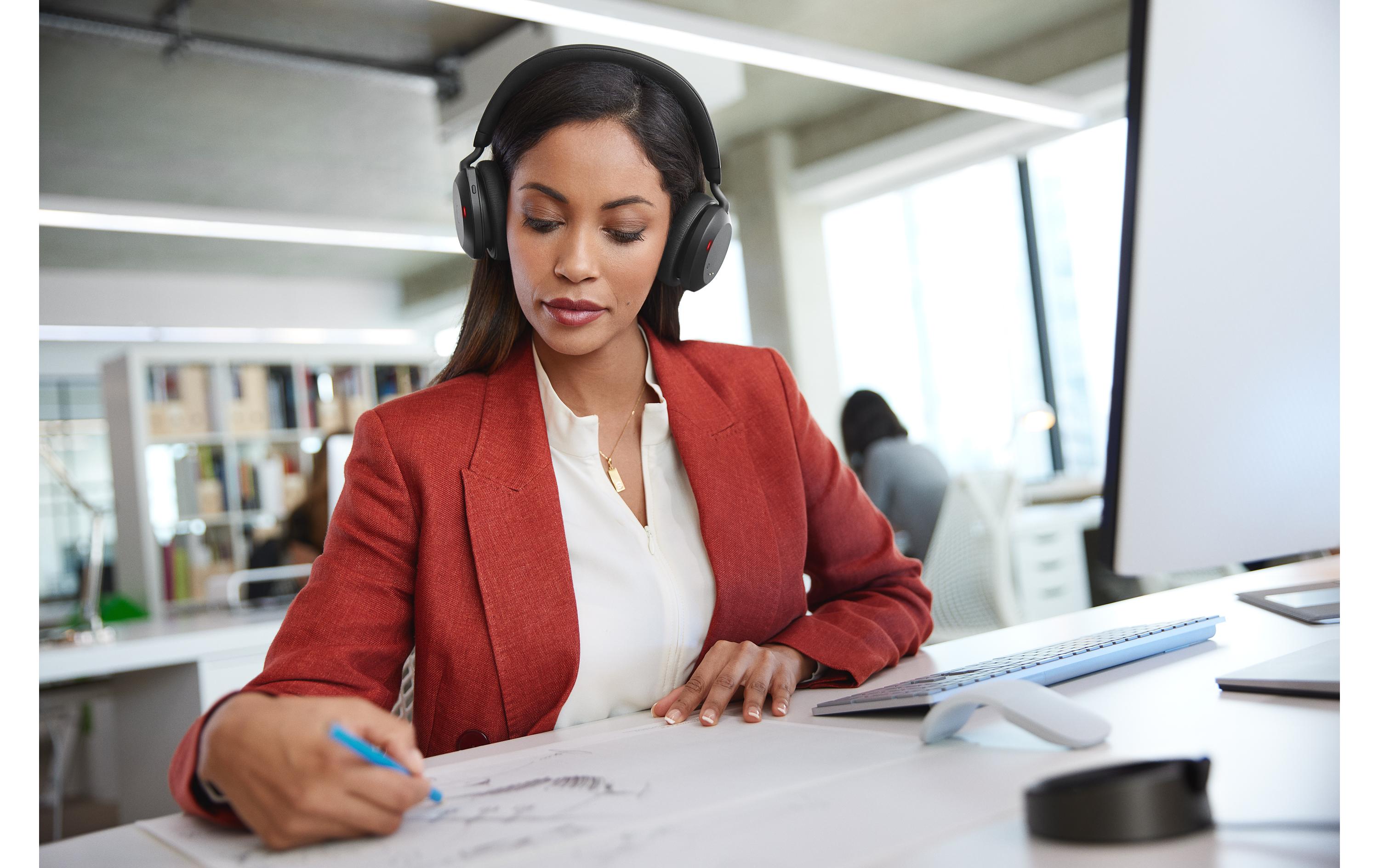 Headset Evolve2 75 Duo MS Schwarz, USB-A, inkl. Ladestation<br>Der neue Standard für hybrides Arbeiten. Erstklassige Soundtechnik für branchenweit führende Sprachqualität