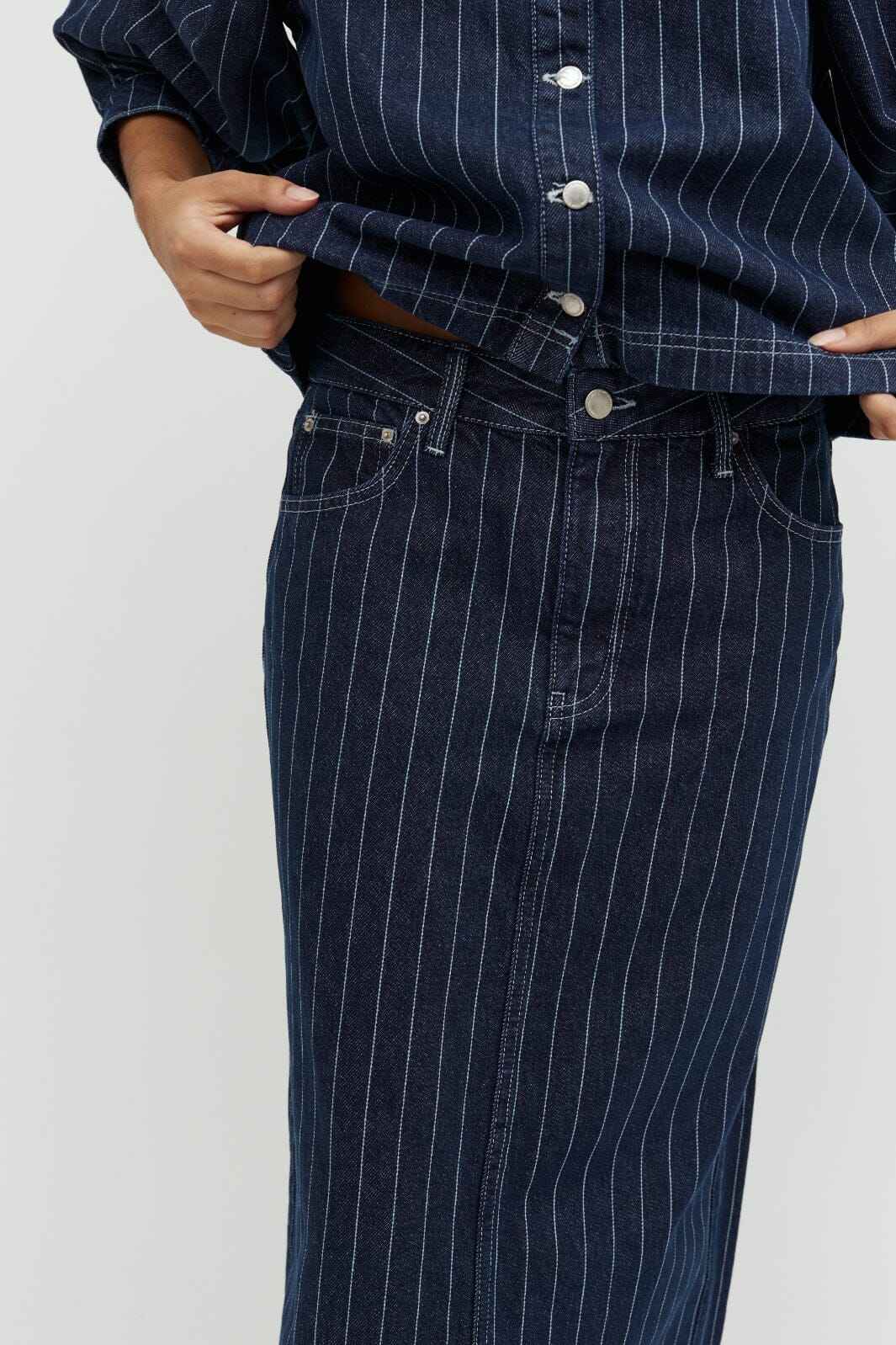 Global Funk Joance-G 608 navy pinstripe