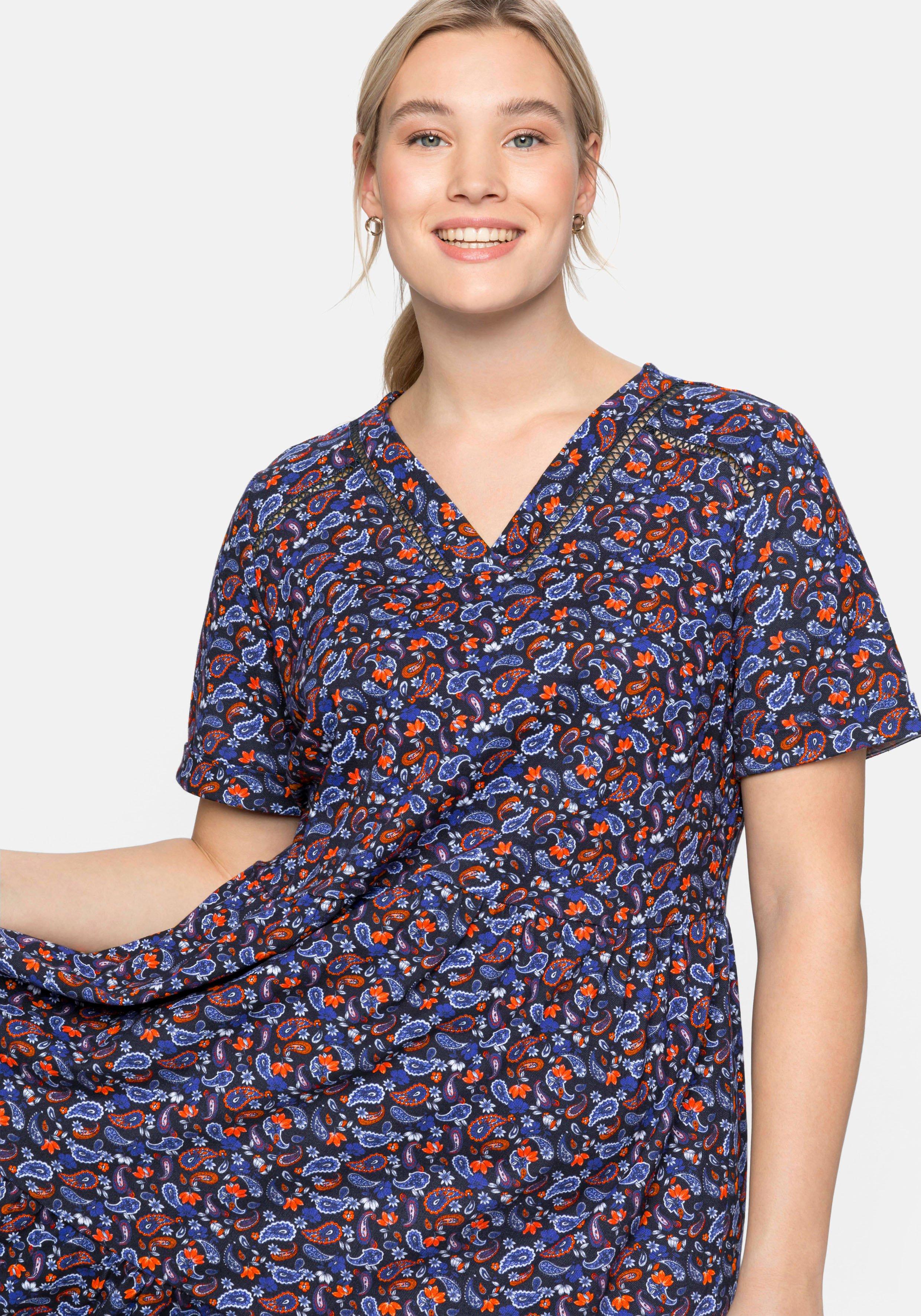Shirtkleid mit Paisleydruck und Lochspitze
