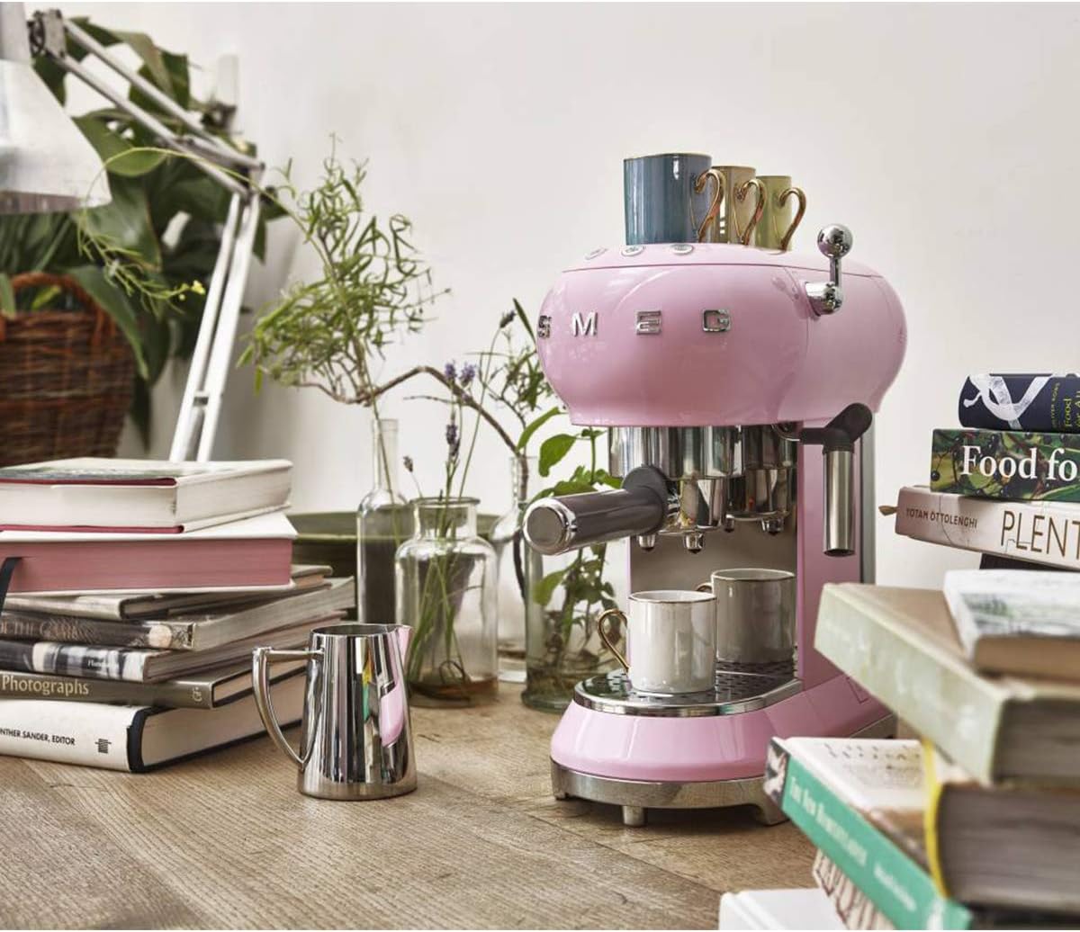 Smeg, ECF01WHEU Manual Espresso -Maschine, Cappuccino -System, Thermoblock, große Tassengehäuse und Doppelkaffeefunktion, 1 l Wassertank, kompakte Abmessungen, 1350W, Weiß