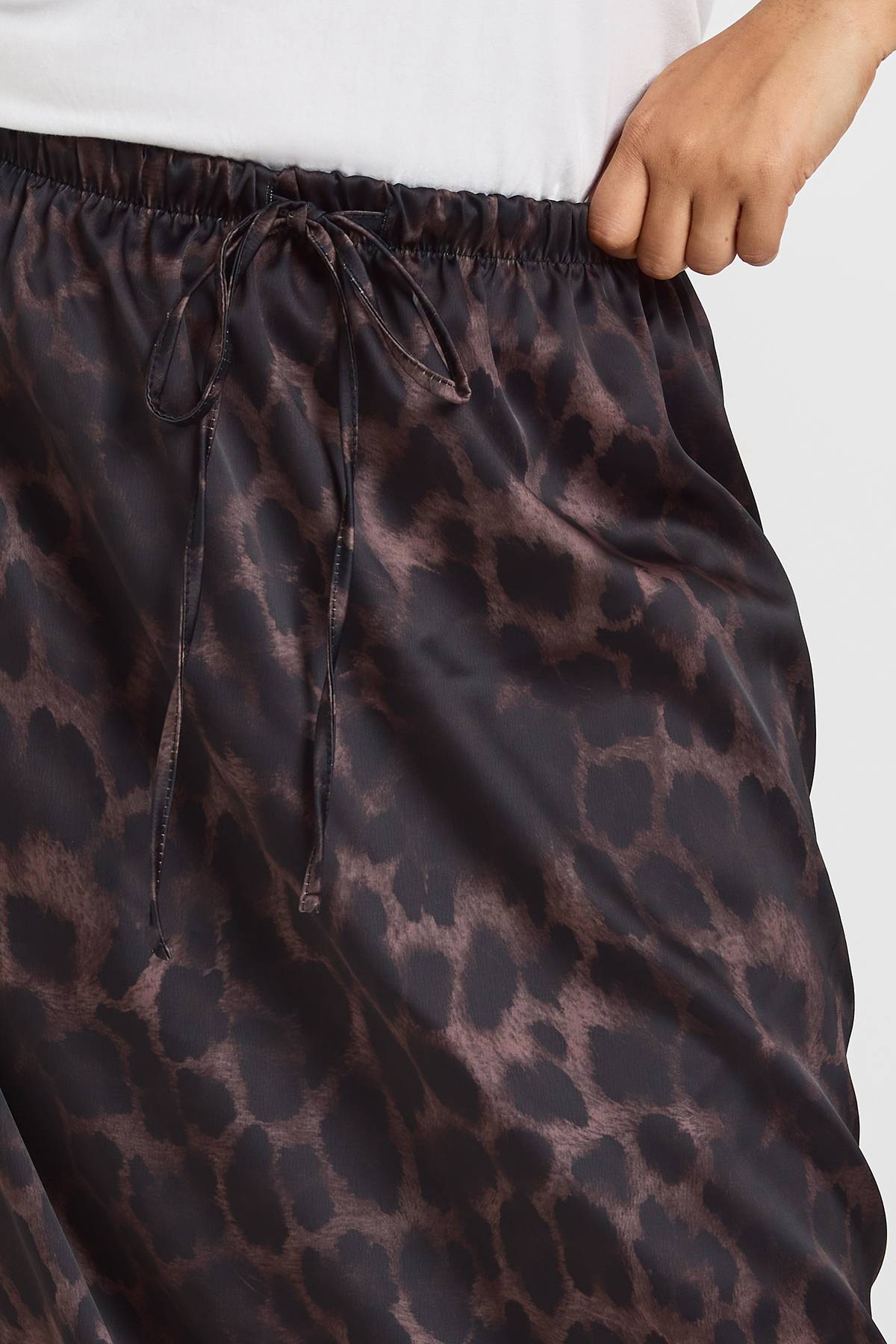 boohoo Jupe Maxi Grande Taille en Dentelle Imprimé Léopard Tissé