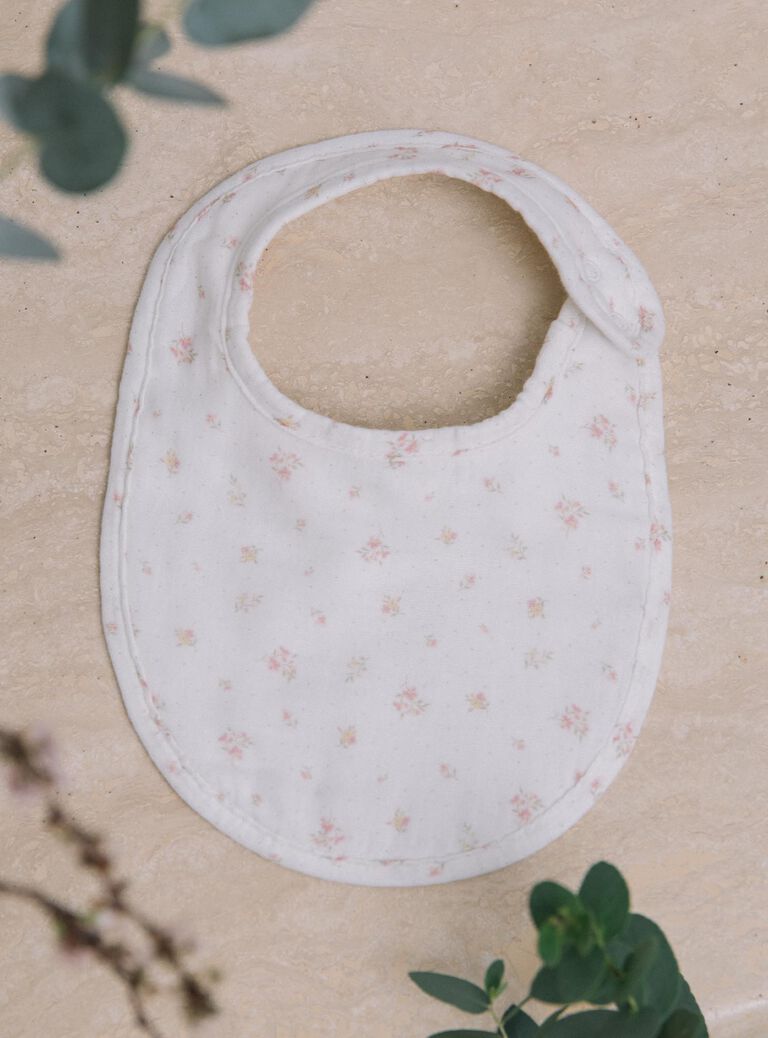 Bavoir vanille à imprimé fleuri en double gaze de coton