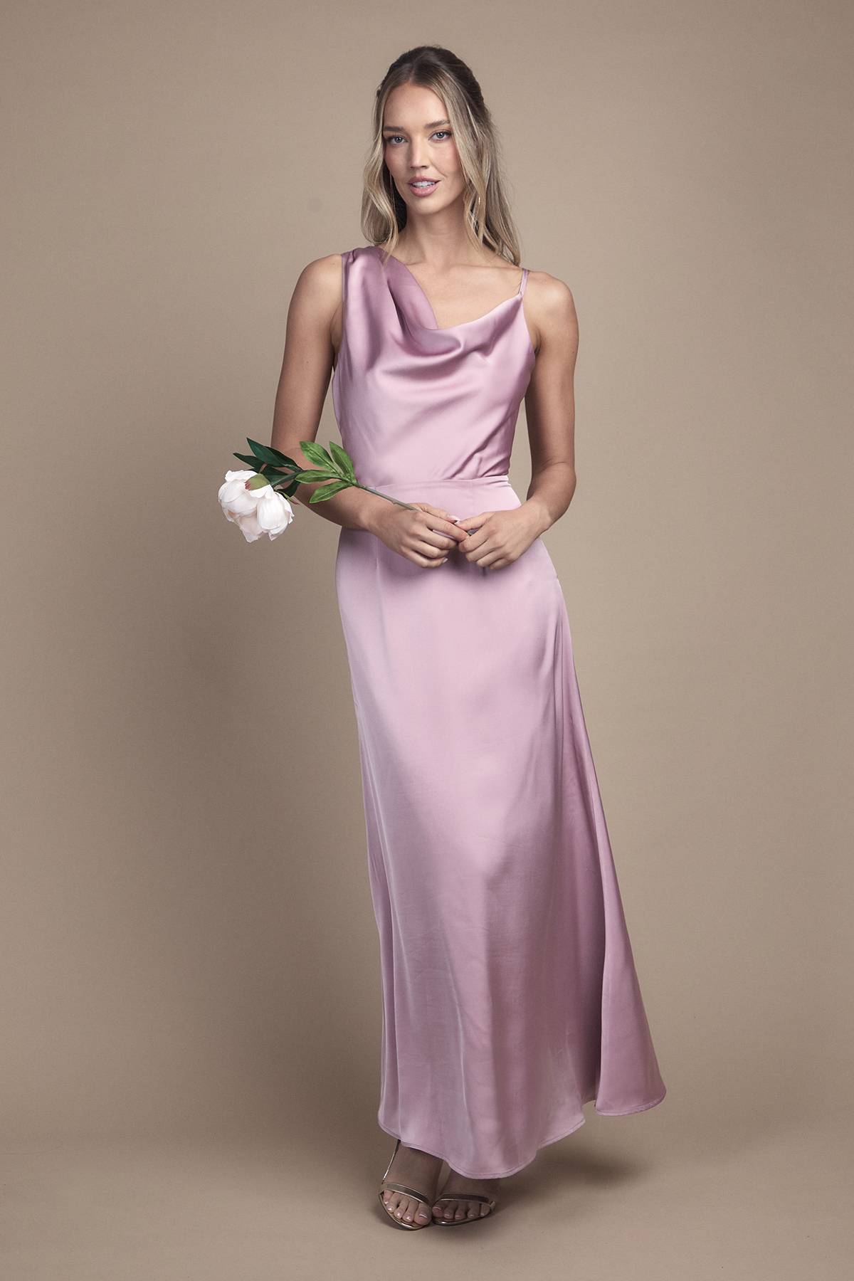 Oasis Robe Longue de Demoiselle d'Honneur à Col Bénitier et Bretelles