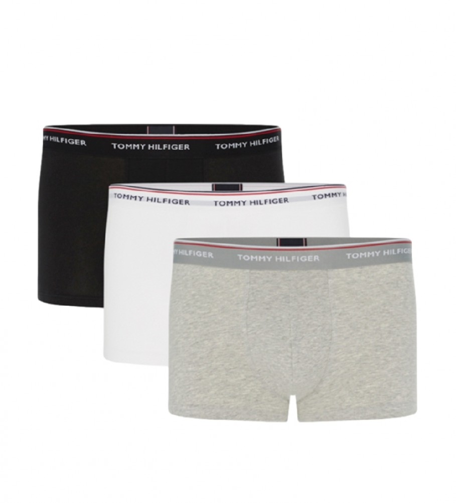 Conjunto de 3 Cuecas Boxer Tommy Hilfiger, nas cores preta, branca e cinza.