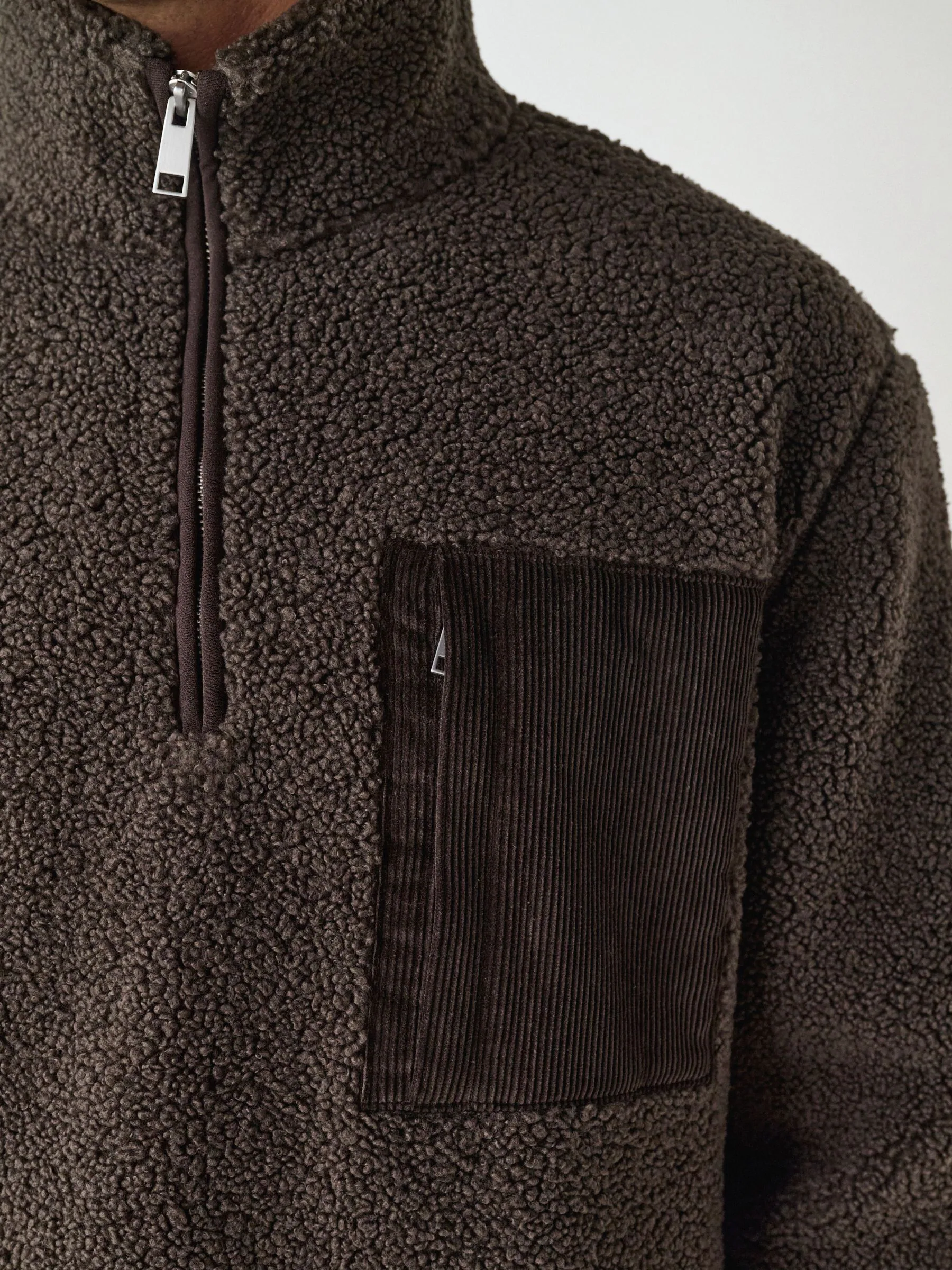Chocoladebruin - Borg fleece met opstaande kraag en korte rits