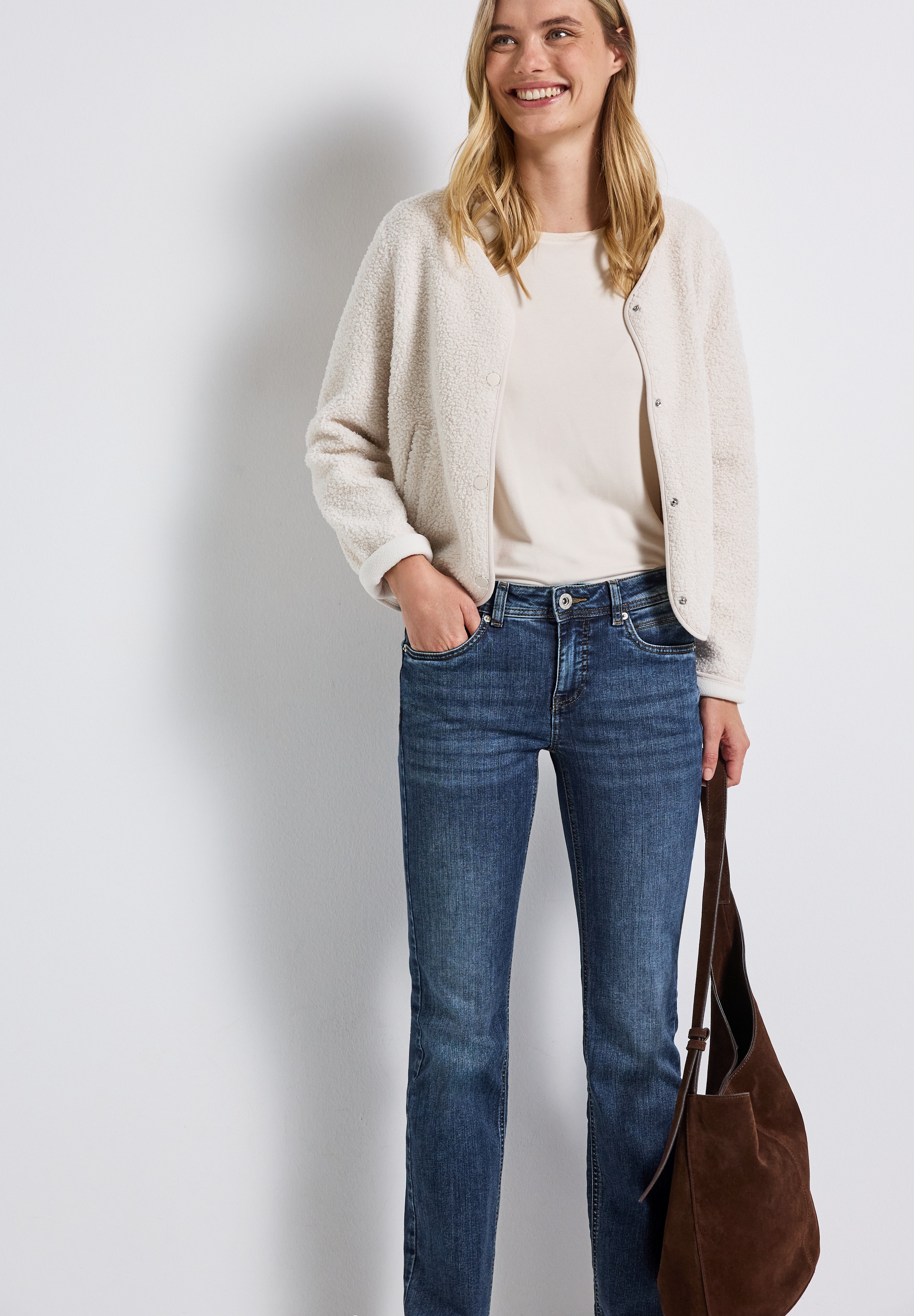 STREET ONE Bootcut-Jeans »Style Bootcut« in einer Slim Fit Passform und mit Stretch