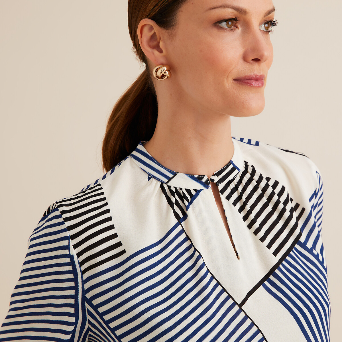 ANNE WEYBURN<br>Blusa de manga comprida com estampa gráfica