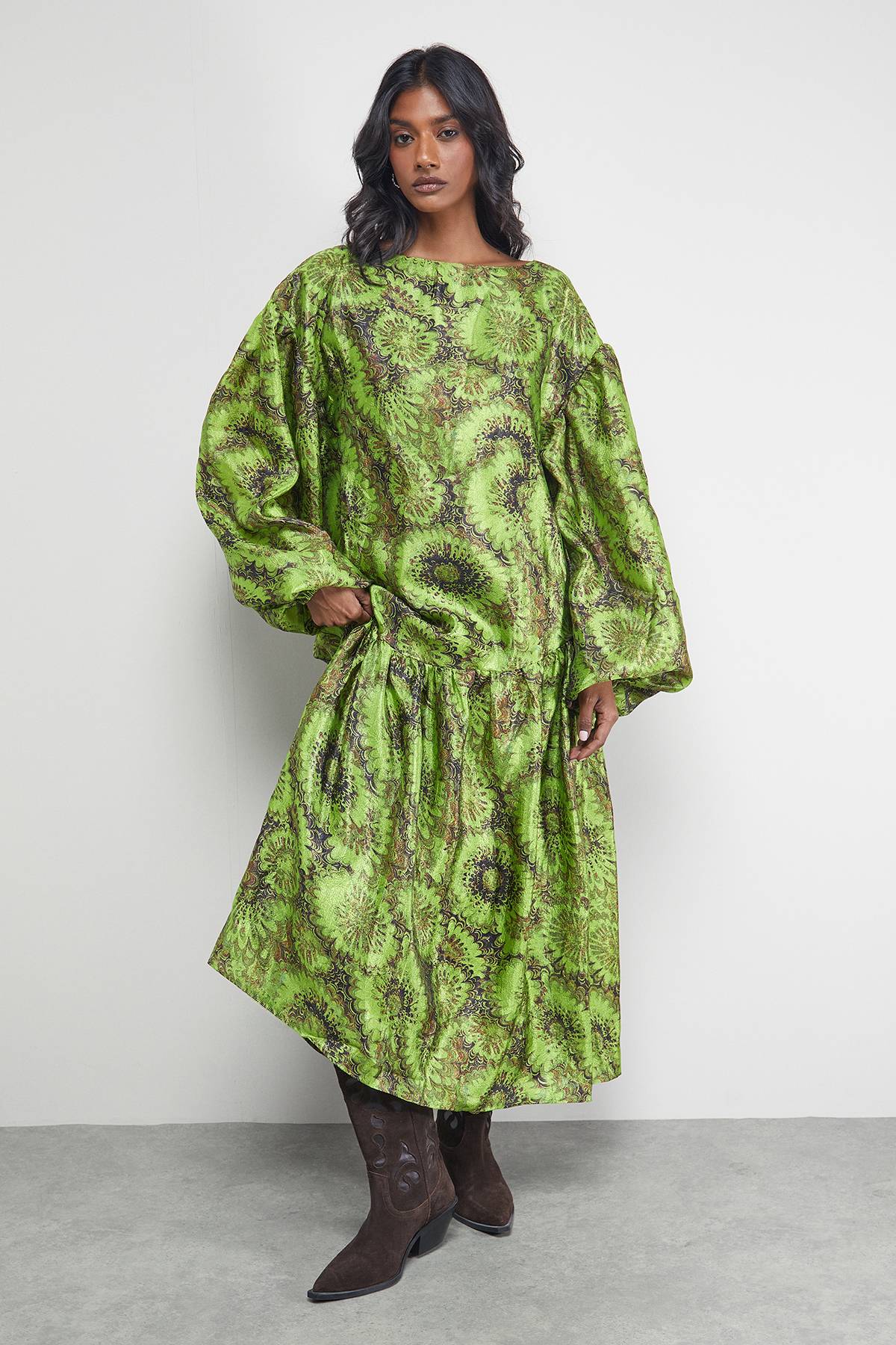 Warehouse Robe Midi à Manches Volumineuses et Couture Asymétrique en Organza Texturé