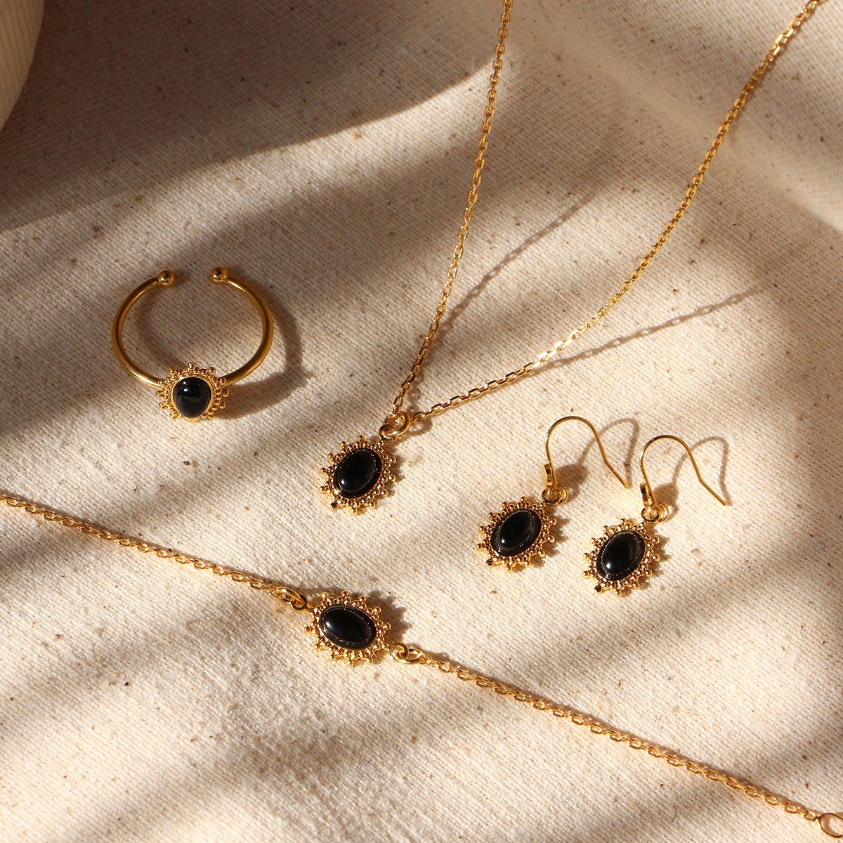 Boucles médaille agate verte dorées à l'or fin 24k THELMA