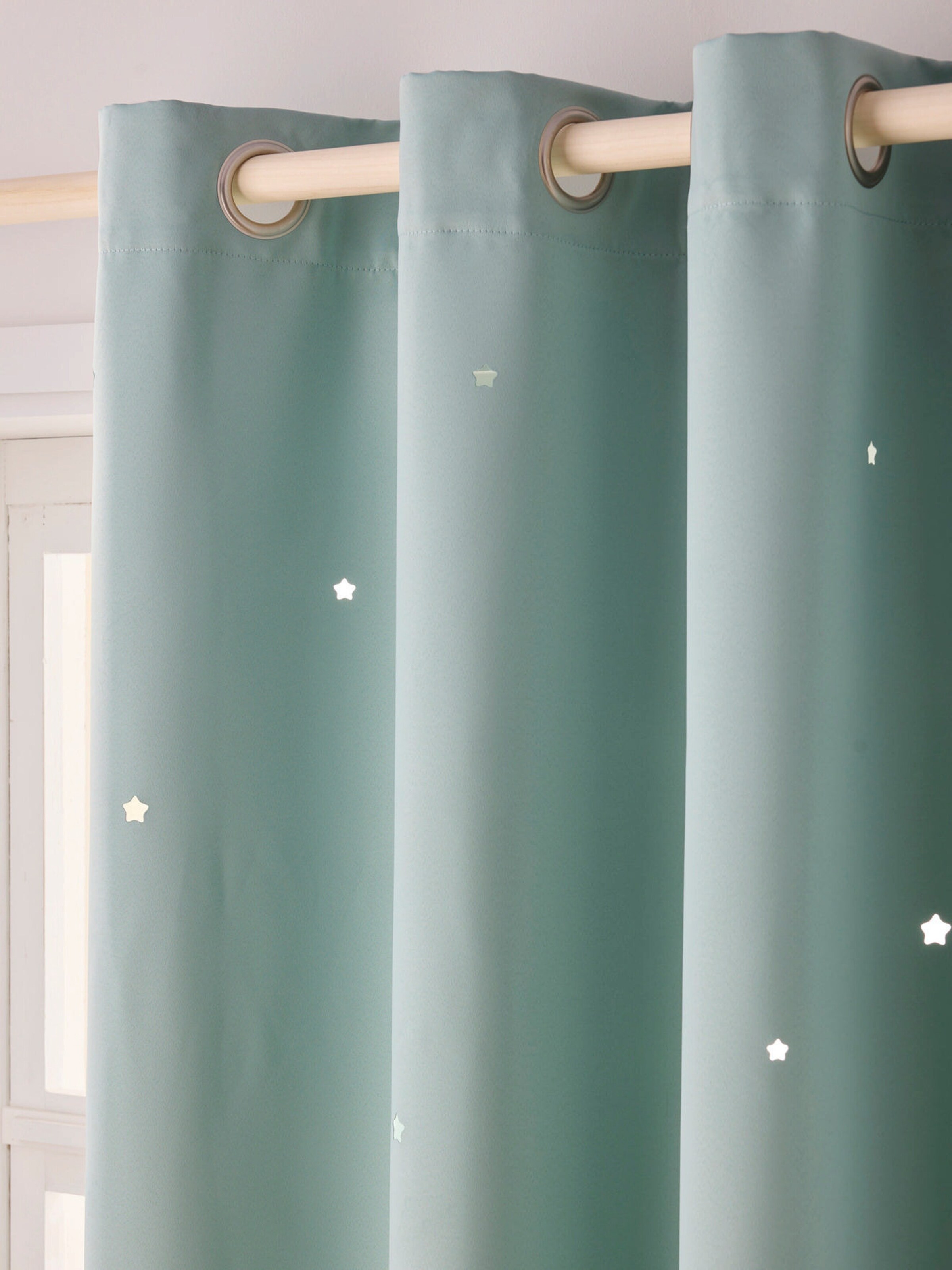 Vertbaudet Kinderzimmer Verdunkelungsvorhang mit ausgestanzten Motiven grün sterne