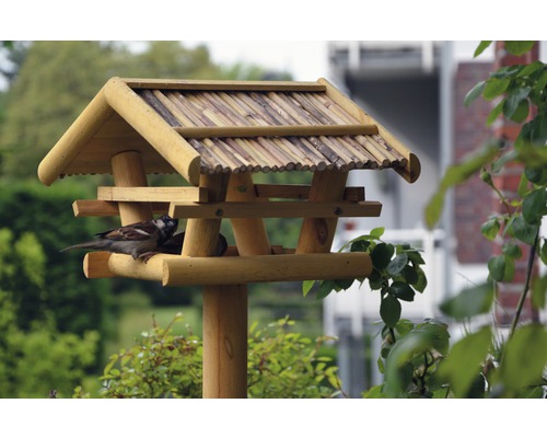 XXL vogelhuisje inclusief standaard en rieten dak 44x44x80 cm