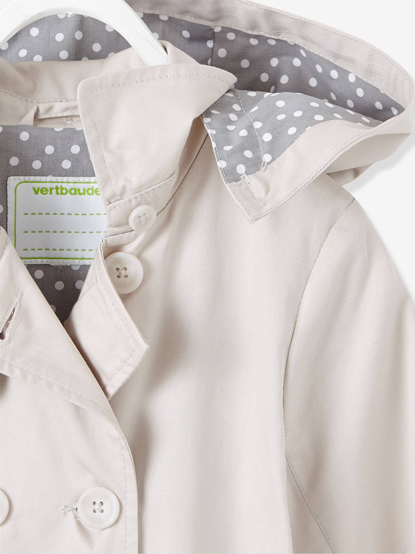 Casaco trench coat bege claro com tratamento repelente à água e capuz removível para meninas.